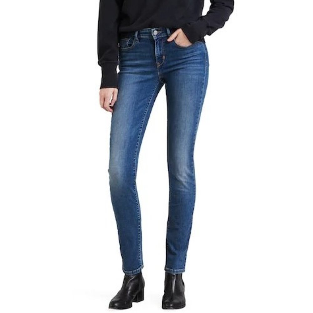 LEVI'S CLASSIC MID RISE SKINNY JEANS - 26/30 or 2